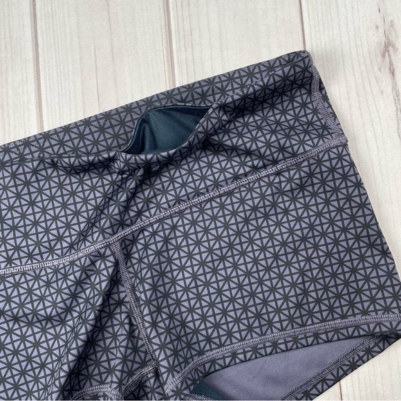 Lululemon Boogie Micro Shorts Women’s 10 Diamond Geometric Print Baddie Low Rise - Picture 8 of 12